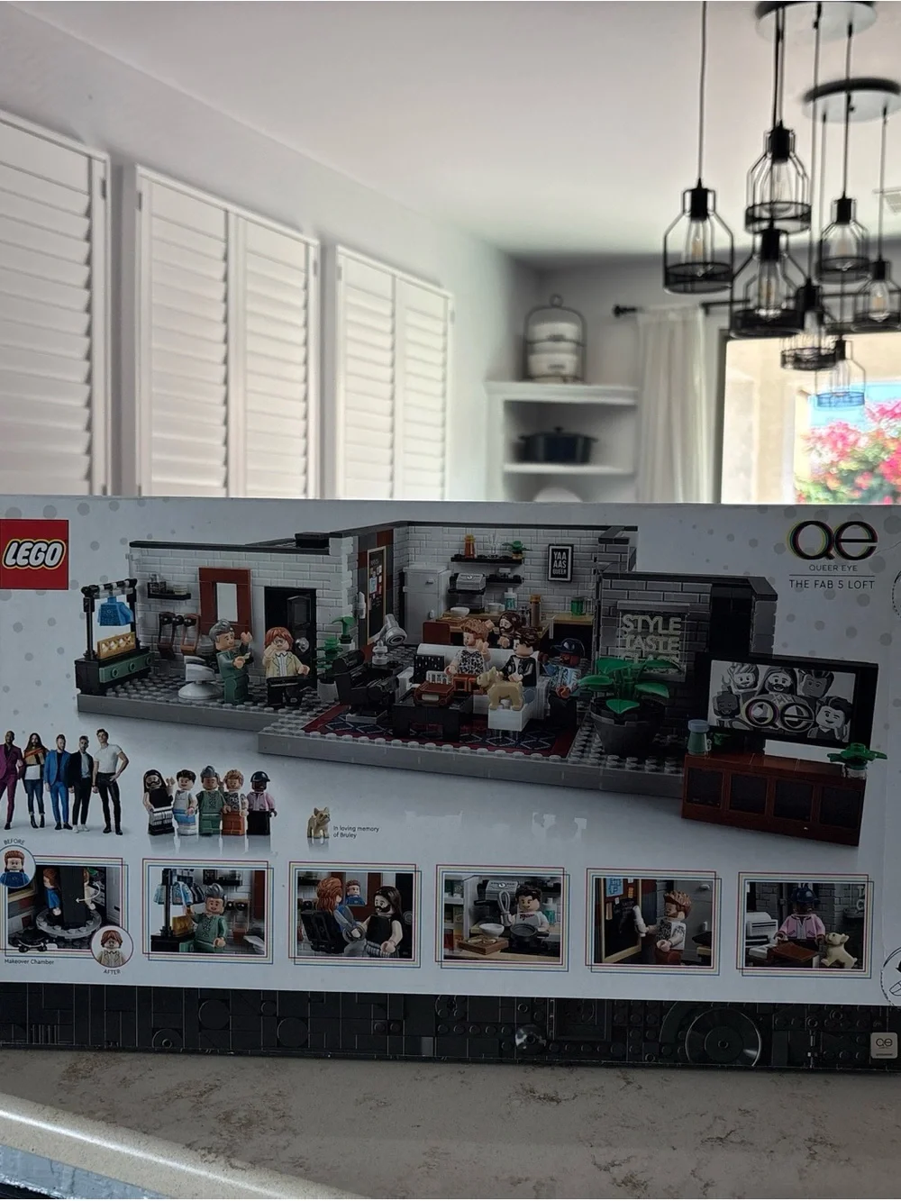 Retired Queer Eye Lego- The Fab 5 Loft 10291 Building Kit NIB - Picture 2 of 2